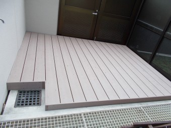 LIXILの樹ら楽ステージでお手入れラクラクなウッドデッキに